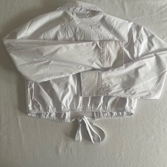 18 Centimeters Size:M Women’s cropped opened front top - Picture 3 of 6